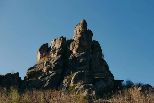 山の岩。自然石の要塞 Tustan、ウクライナ — ストック写真