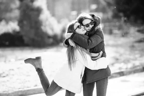 Love Friendship People Concept Two Happy Sisters Hugging Outdoors — Stock Photo, Image