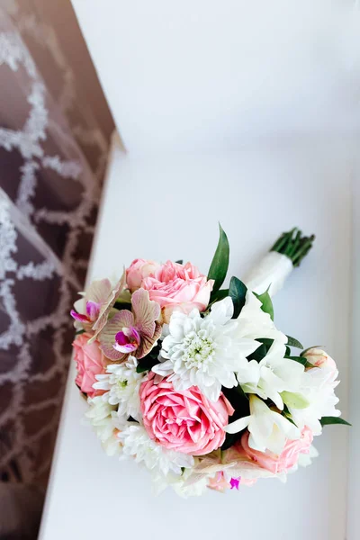 Wedding bouquet on the window sill — Stock Photo, Image