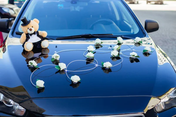 Araba hood için düğün süslemeleri ile