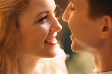 Güzel düğün çift, gelin ve damat, backgr aşık