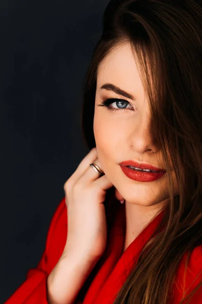 Expressful portrait closeup of young woman in red clothes with r — Stock Photo, Image