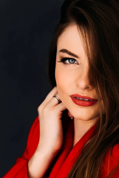 Expressful portrait close seup of young woman in red clothes with r — стоковое фото