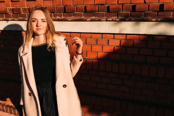 Nice Blond Young Woman Looking Camera Brick Orange Wall — Stock Photo, Image