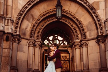 karı koca gelinlikle karşı tutkulu hugs