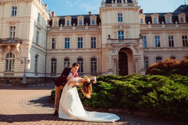 sihirli pa arka plan üzerinde yeni evliler için tutkulu dans