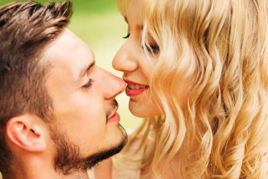 profil adam ve kız bir beau bakıyoruz