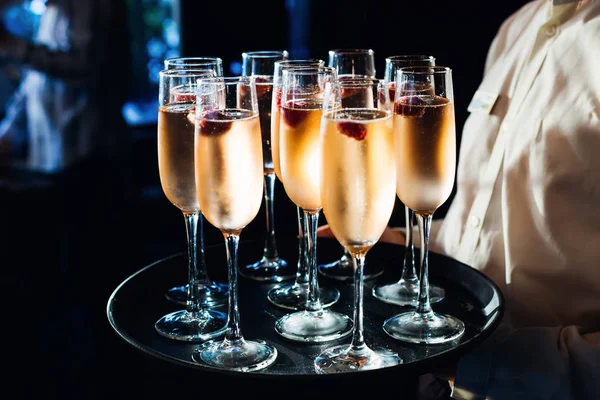 Şampanya Çilek Cam Bardak Bir Close — Stok fotoğraf