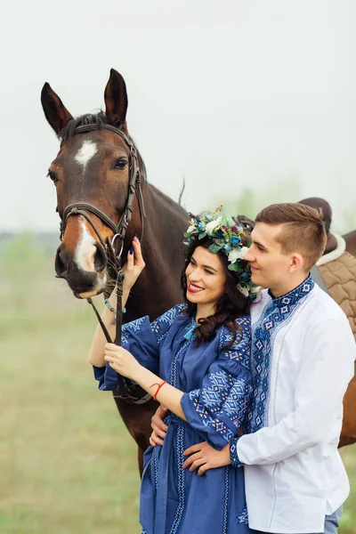 Couple Love Beautiful Clothes Standing Horse Admiring Him — Stock Photo, Image