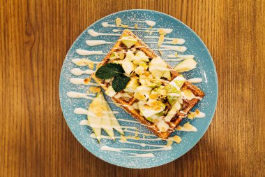 Yukarıdan plaka hangi waffle lezzetli yemek yatıyor 
