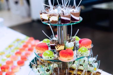 Şeker üç düzeyleri üzerinde vardır birçok farklı stand