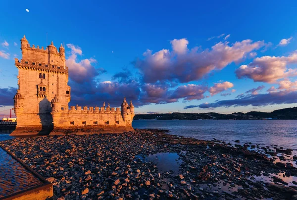 Lizbona Portugalia Stycznia 2018 Skaliste Brzegi Pięknej Rzeki Której Znajduje — Zdjęcie stockowe