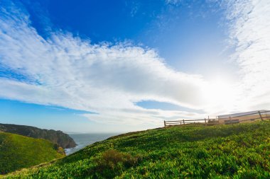 hangi güzel kıyısında pitoresk dağlar bir