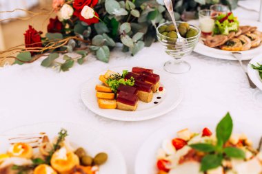 Tablo restoranda lezzetli yemekler