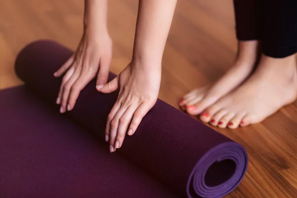 Girl Riding Black Fitness Yoga Mat Playing Sports Training Home — Stock Photo, Image