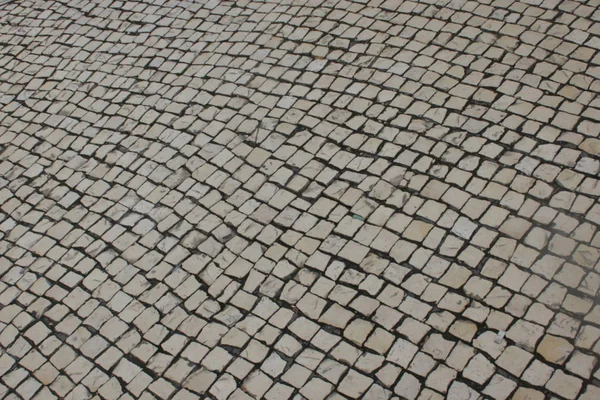 çakmaktaşı ile döşeli