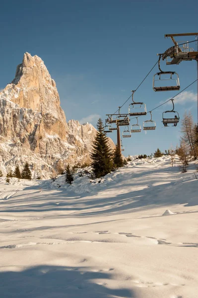 Chair lifts with snow-capped dolomites in the background — Stock Photo, Image