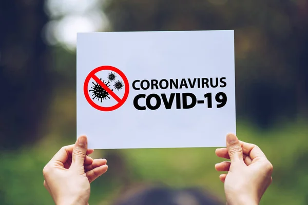 Handausstellung Die Papier Mit Wort Vorsicht Coronavirus Covid — Stockfoto