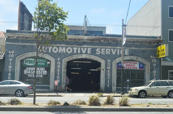 Auf Unserem Spaziergang Durch Die Strassen Von San Francisco Fanden — Stockfoto