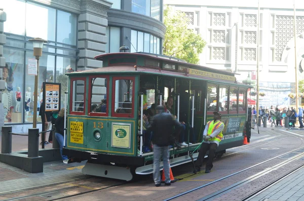 旧金山电车在针头交易所 旅游假期安排2017年6月30日 旧金山 California Usa Eeuu — 图库照片
