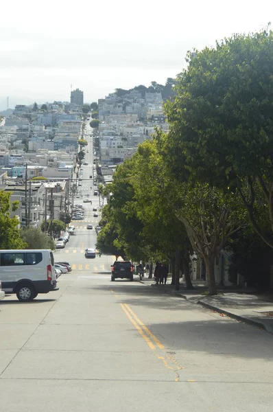 Etkileyici fark ve San Francisco sokaklarında birini boylam. Tatil Arquietectura 30 Haziran 2017 seyahat. San Francisco. California Usa Eeuu