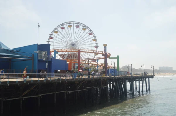 Santa Monica Pier Grubu Temmuz Ayında Kalabalık Temmuz 2017 Mimari — Stok fotoğraf