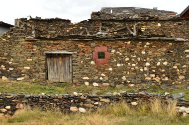 18 inde eski ev yüzyıl pratik olarak Becerril yıkıldı. Binaların mimari seyahat 21 Ekim 2017. Becerril Segovia Castilla Leon Spain.