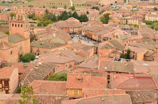 Hava sayısı in Town, Ayllon beşik, kırmızı köyleri yanı sıra, güzel ortaçağ şehir içinde Segovia. Mimari manzara kırsal seyahat. 21 Ekim 2017. Ayllon Segovia Castilla-Leon İspanya.