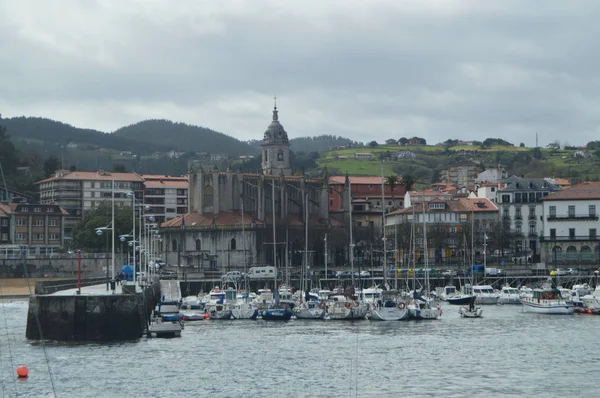 Puerto Lekeitio Con Sus Barcos Amarrados Por Hugo Temporal Fondo — Foto de Stock