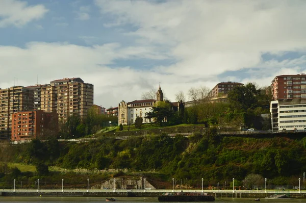 Vista Iglesia Porugalete Desde Getxo Arquitectura Historia Viajes Marzo 2018 — Foto de Stock