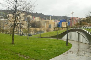 Guggenheim Müzesi tarafından gelen dış görünümü. Sanat seyahat etmek tatil. 25 Mart 2018. Bilbao Vizcaya Bask ülke İspanya.