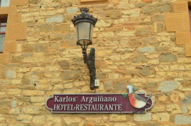 Hotel Castle restoran yemek, Tapeo ve iyi vakit geçirmek Karlos Arguiano işareti Ka Jatetxea mükemmel yer. Restorasyon seyahat mimarisi. 26 Mart 2018. Zarautz Guipuzcoa Bask Ülkesi İspanya.