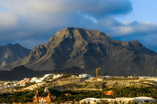 Las Americas Sahili Çevreleyen Muhteşem Volkanik Dağ Nisan 2019 Santa — Stok fotoğraf