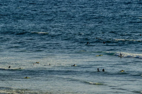 Szörfös Várja Hullámokat Naplementekor Las Americas Beach 2019 Április Santa — Stock Fotó