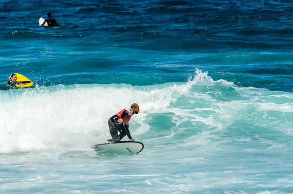 Homem Ruivo Com Ondas Ruptura Barba Las Americas Beach Abril — Fotografia de Stock