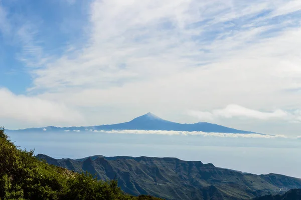 テネリフェ島の素晴らしい景色とラ ゴメラの夏のもやの中でラジャの観点からのTeide 2019年4月15日 ゴメラ サンタ クルス テネリフェスペインアフリカ 観光写真自然 — ストック写真