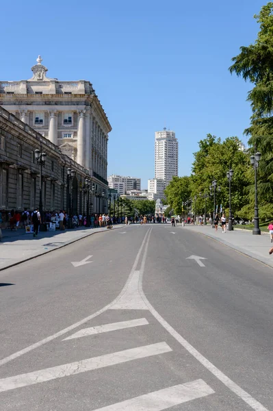 Vista Lateral Palácio Oriente Madrid Austrias Fundo Edifício Praça Espanha — Fotografia de Stock