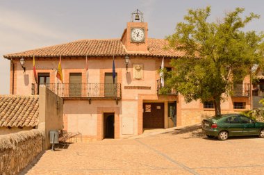Ortaçağ kökenli Hita 'nın güzel belediye binası. 23 Temmuz 2019. Hita Guadalajara Castilla La Mancha. İspanya. Seyahat Turizm Tatilleri