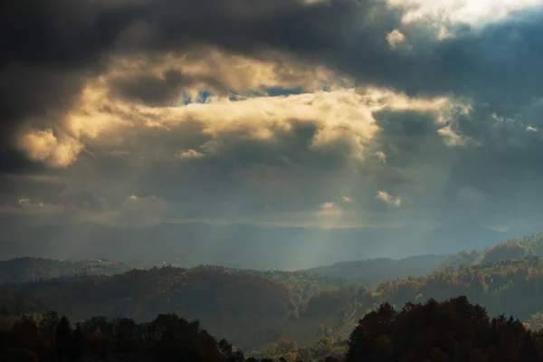 Paysage Automne Dans Les Montagnes Avec Beau Feuillage Des Nuages — Photo