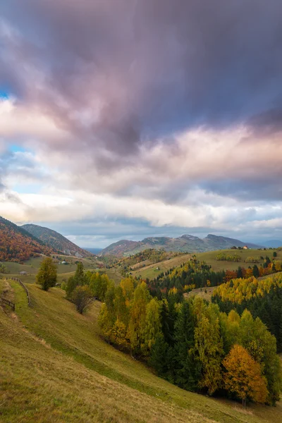 Panorama d'automne dans les montagnes — Photo