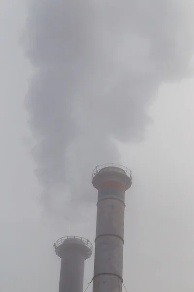 Ciężkiego Dymu Pary Wygłaszane Elektrowni Węglowej Zasilany — Zdjęcie stockowe