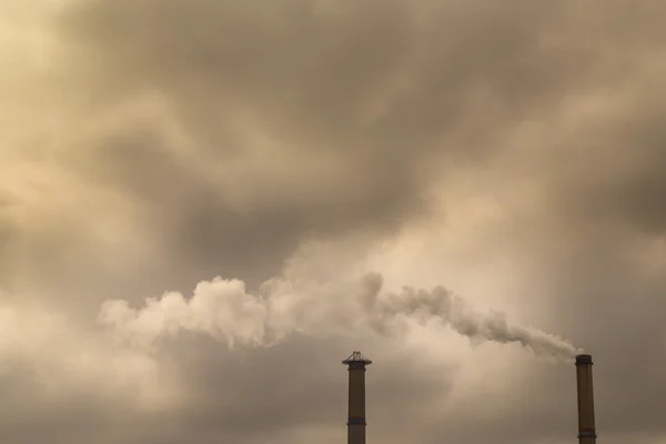 Yoğun Duman Buhar Powered Kömür Santrali Spewed — Stok fotoğraf