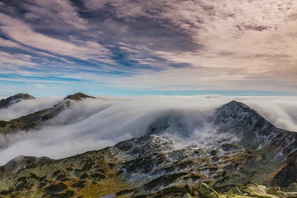 Górskiej scenerii w Alpach, na Morze chmur — Zdjęcie stockowe
