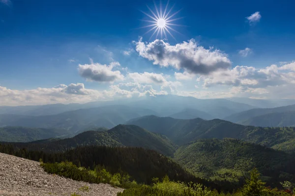 Mountain scenery in the Transylvanian Alps in summer with mist clouds — Stock Photo, Image