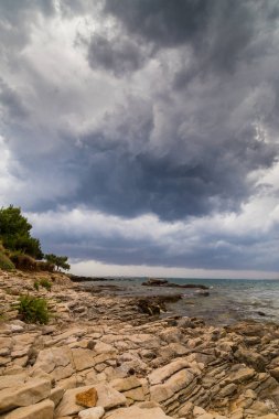 Yaz aylarında Hırvatistan, Adriyatik Denizi üzerinde dramatik fırtına bulutları