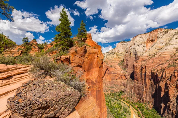 Angel'ın sahne Zion National Park, Utah, parlak bir sonbahar gün açılış.
