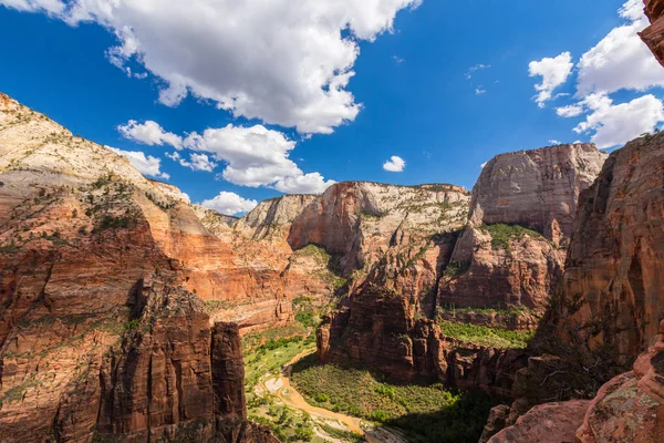 Angel'ın sahne Zion National Park, Utah, parlak bir sonbahar gün açılış.