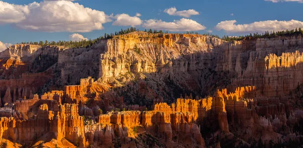 Hermoso Paisaje Del Amanecer Bryce Canyon Utah Imágenes De Stock Sin Royalties Gratis