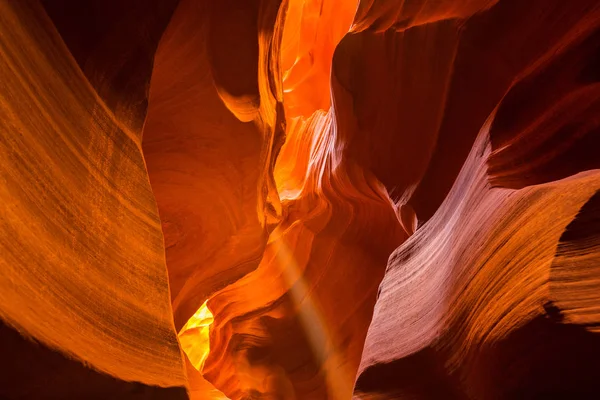 Formazioni di arenaria rossa in Antelope Canyon, Arizona — Foto Stock