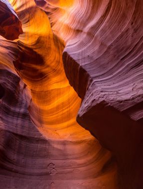 Antilop Kanyonu, Arizona'da güzel soyut kırmızı kumtaşı oluşumları